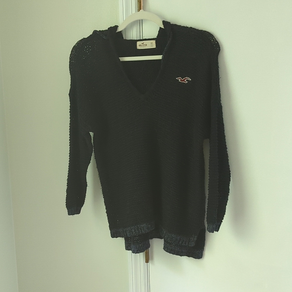 Hollister sweater black, size xs